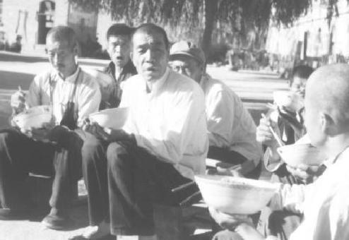 B体育官方网站-1986年陈永贵病逝，追悼会规格成难题，邓小平只说了一句话，全场安静