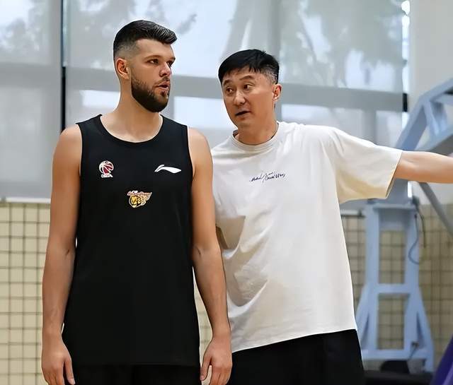 CCTV16直播!今晚7点半,CBA季后赛打响,广东德比,徐昕挑战杜锋
